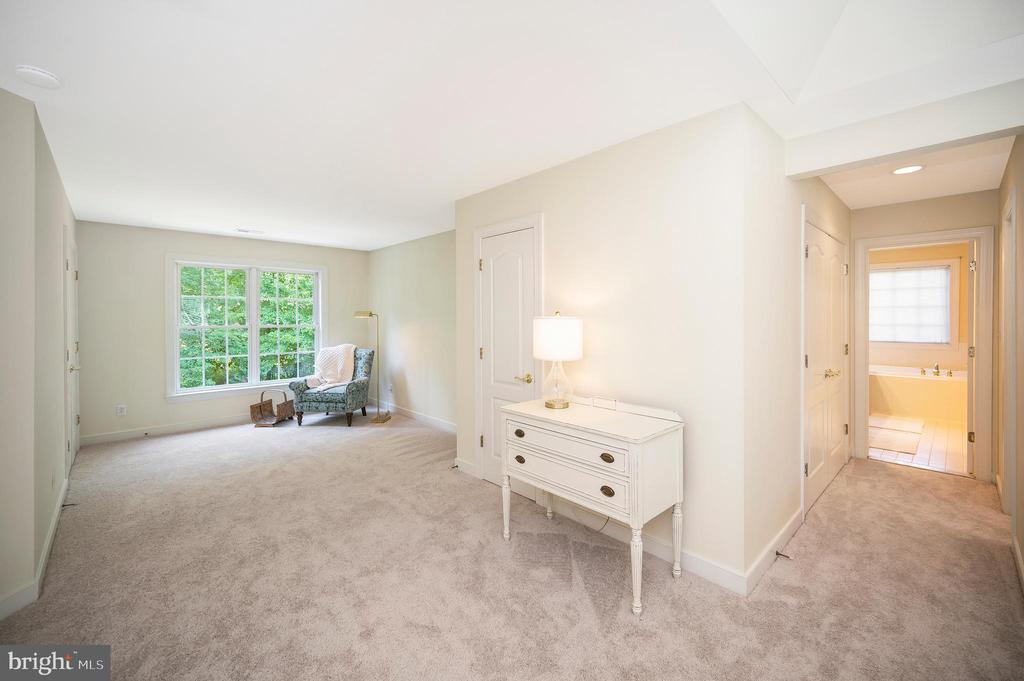 54 LIGHTFOOT DRIVE