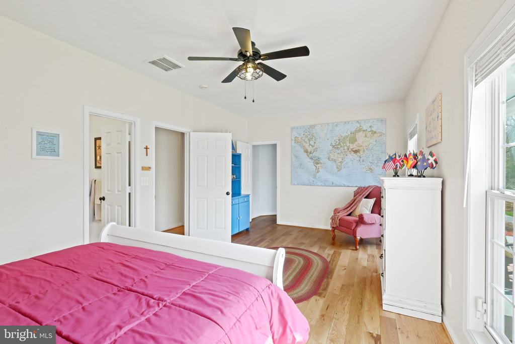 262 LONGWOOD DRIVE