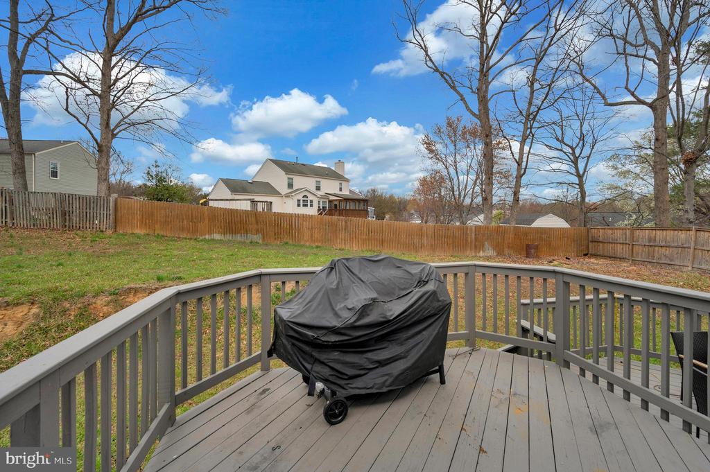 37 WOODS EDGE COURT