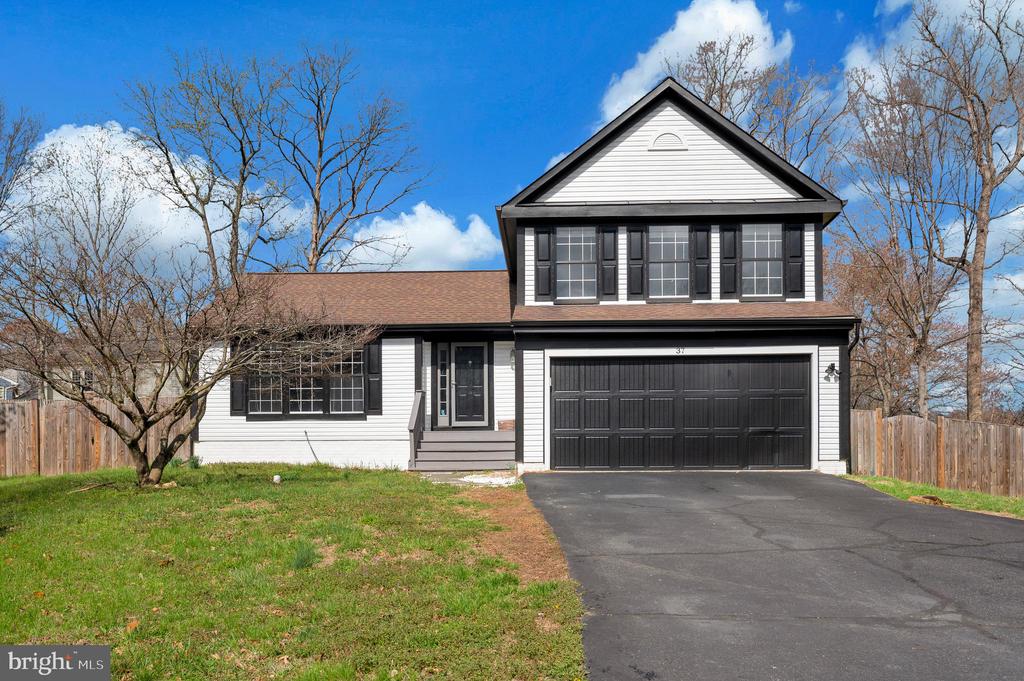 37 WOODS EDGE COURT