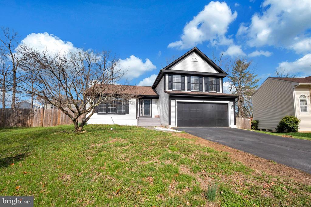 37 WOODS EDGE COURT