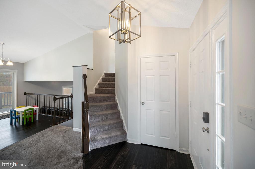 37 WOODS EDGE COURT