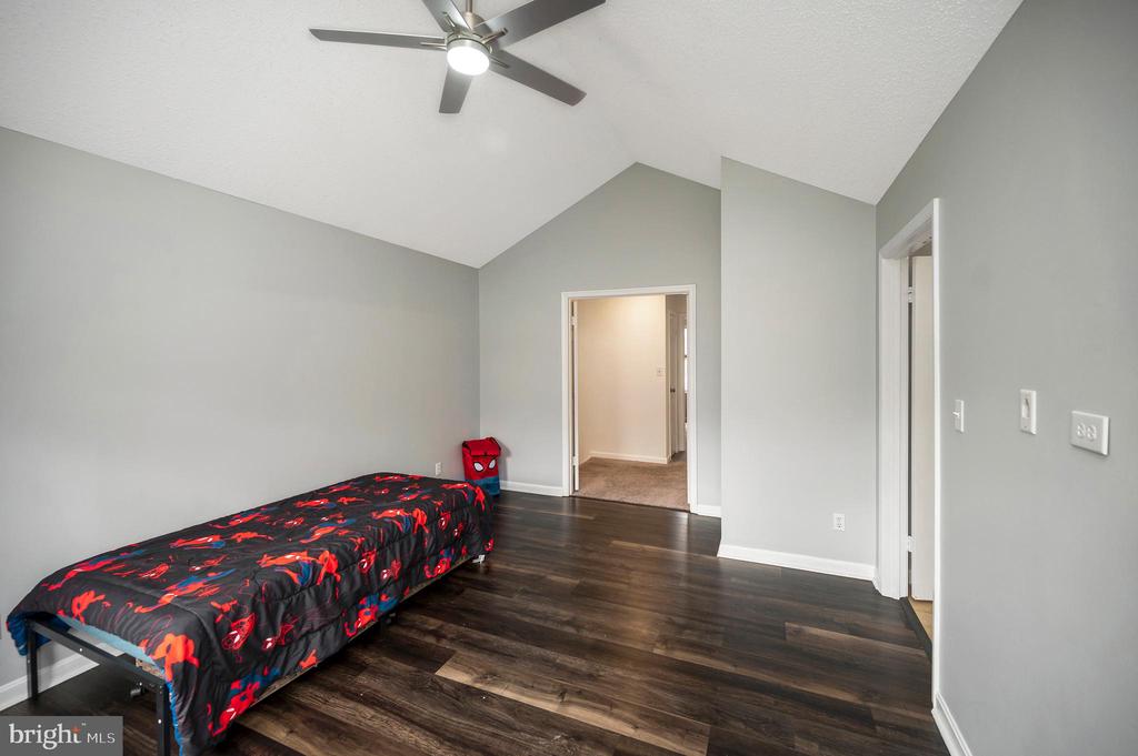 37 WOODS EDGE COURT