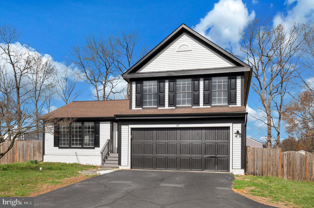 37 WOODS EDGE COURT