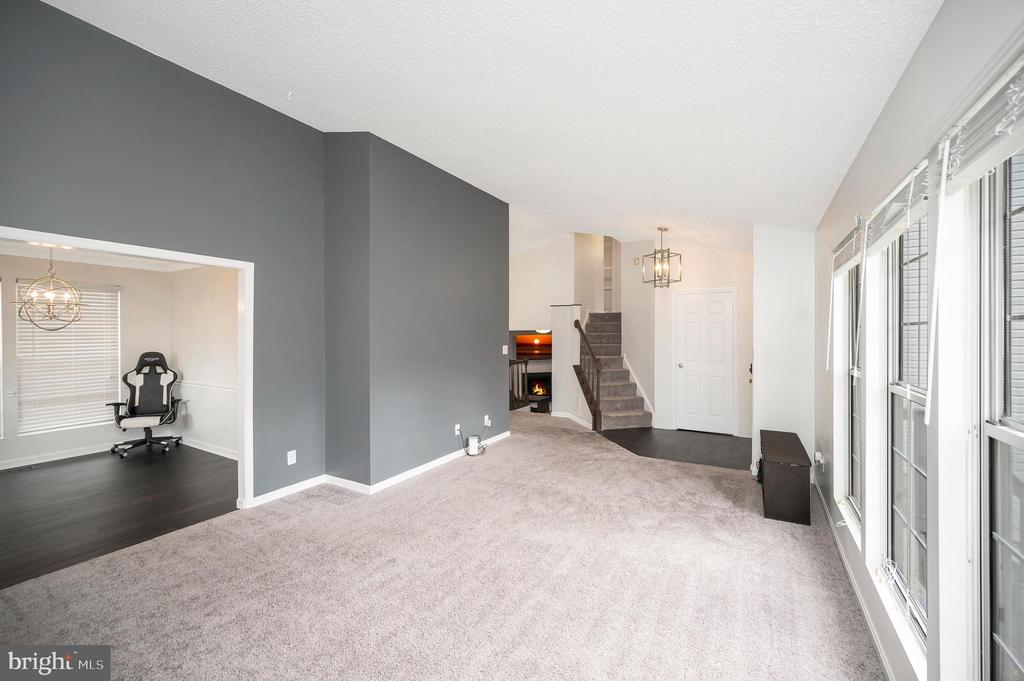 37 WOODS EDGE COURT