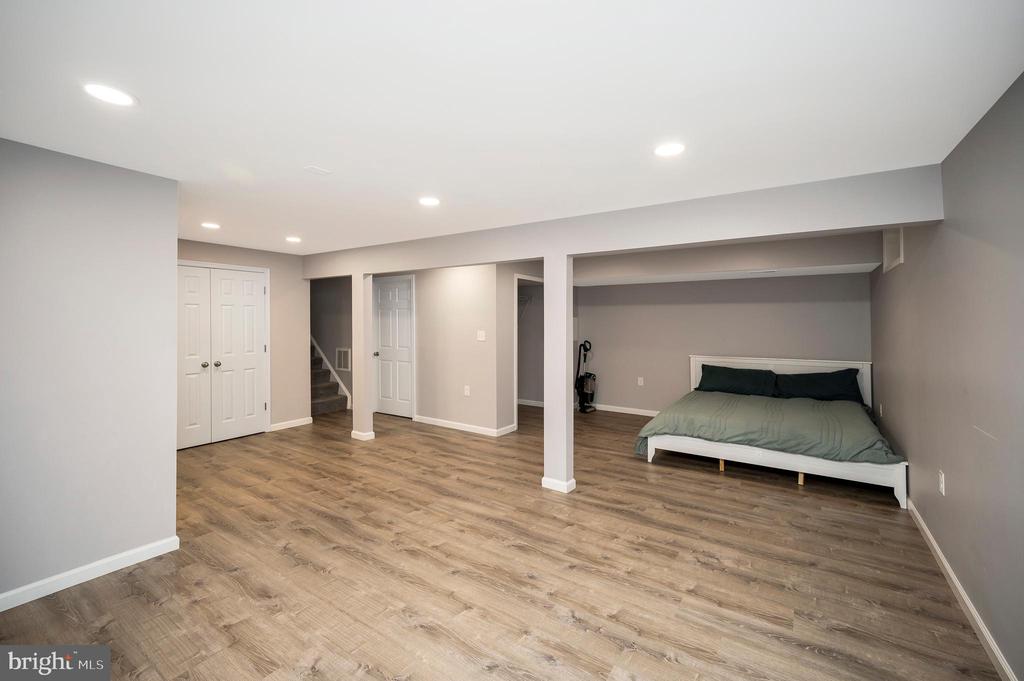 37 WOODS EDGE COURT