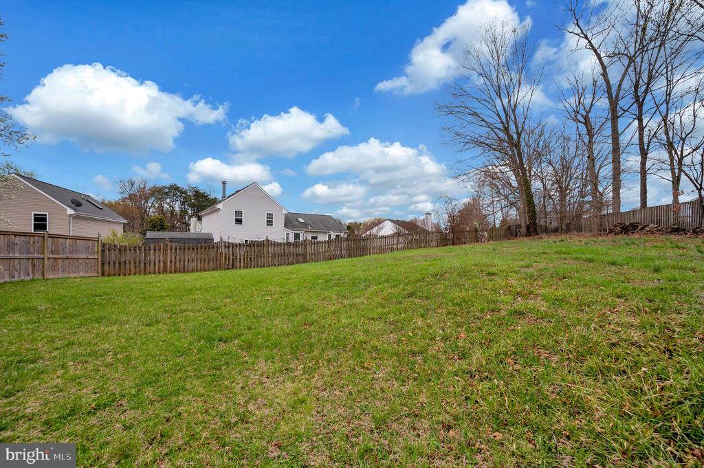 37 WOODS EDGE COURT