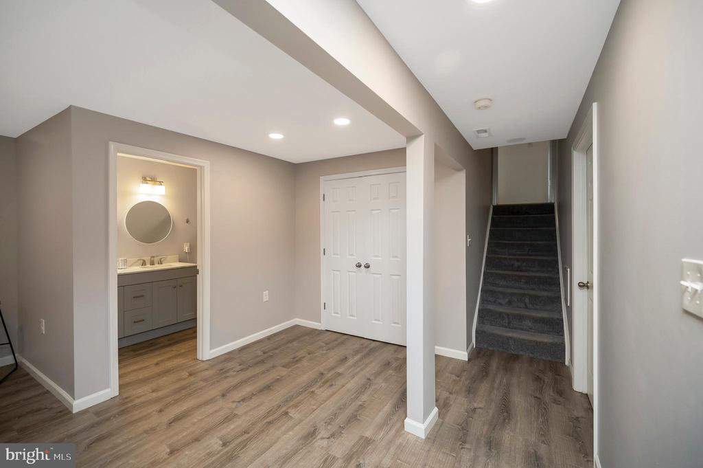 37 WOODS EDGE COURT