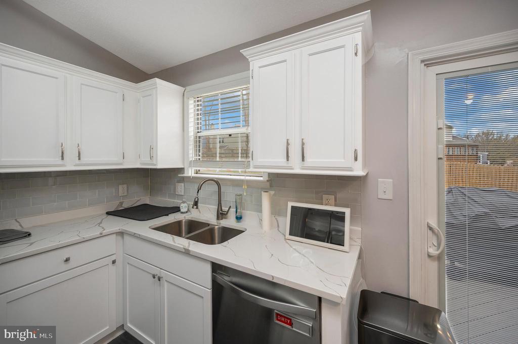 37 WOODS EDGE COURT