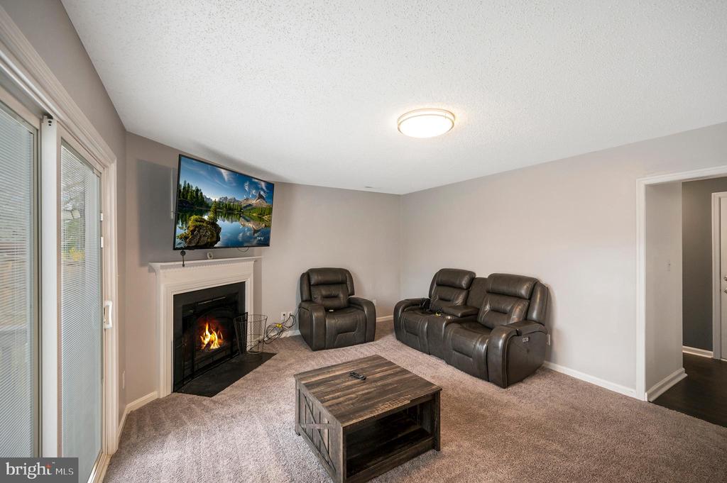 37 WOODS EDGE COURT