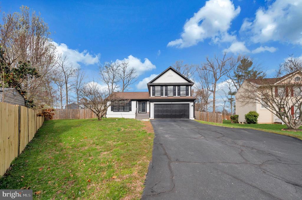 37 WOODS EDGE COURT