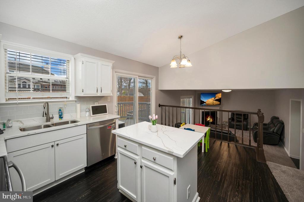37 WOODS EDGE COURT