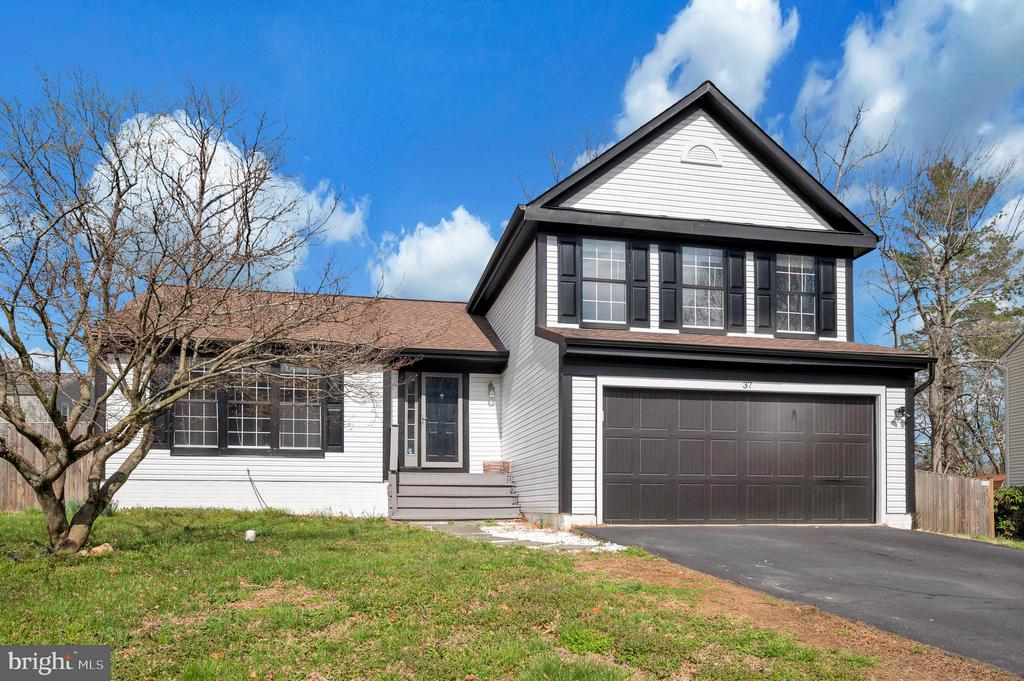 37 WOODS EDGE COURT