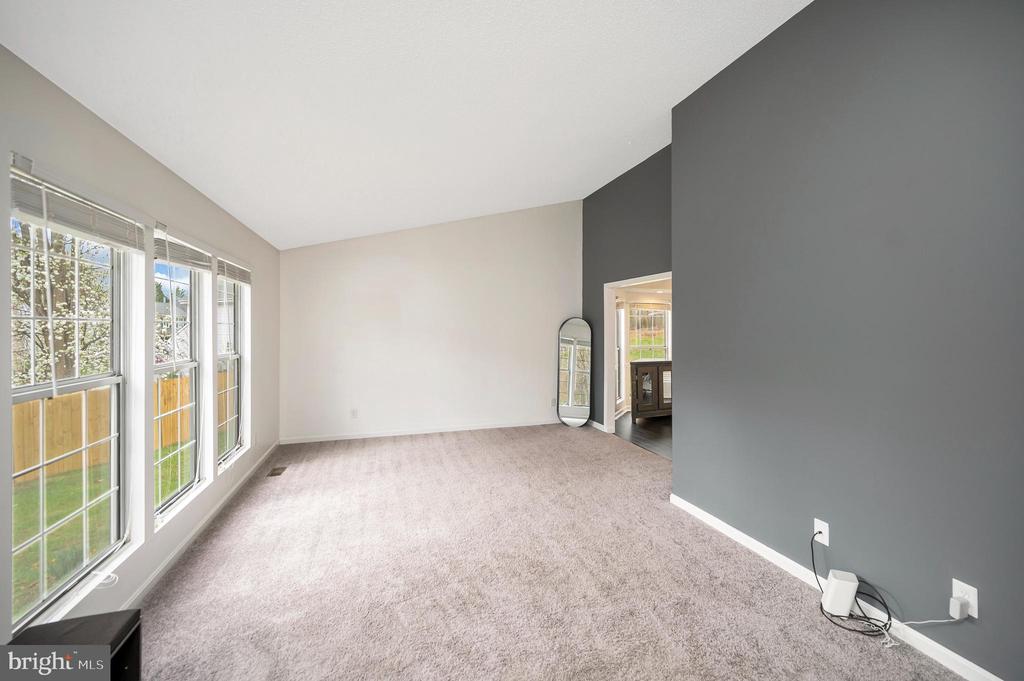 37 WOODS EDGE COURT