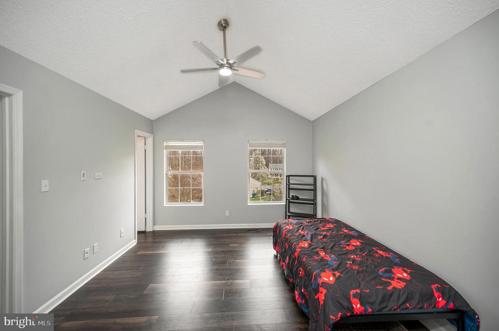 37 WOODS EDGE COURT