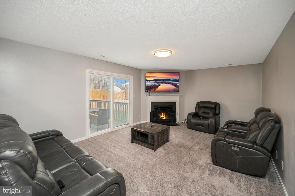 37 WOODS EDGE COURT
