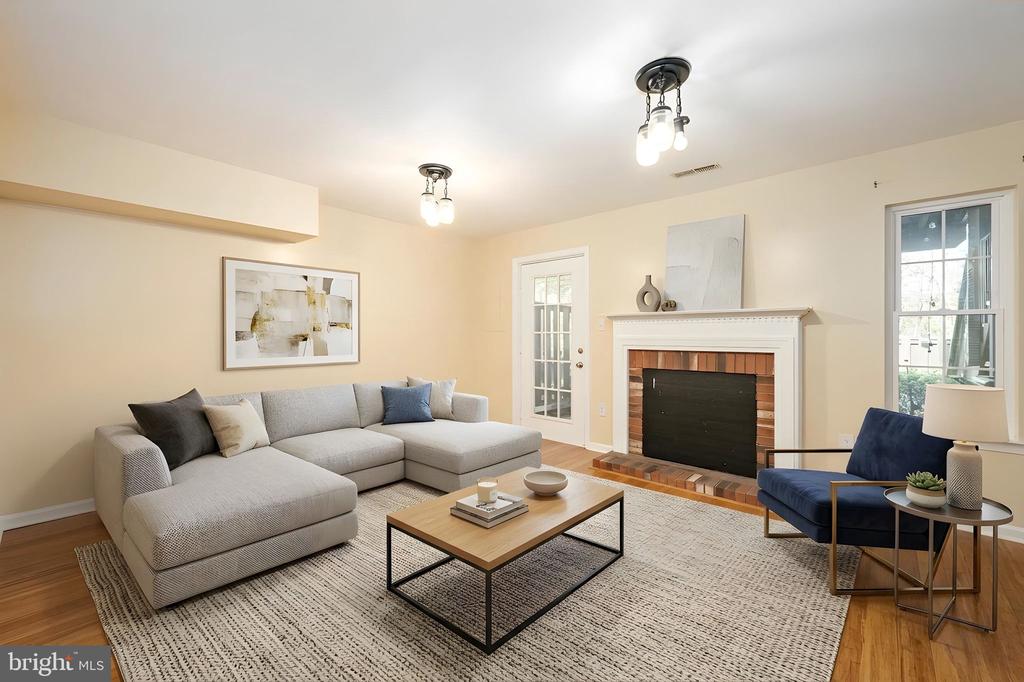 207 KNOLLWOOD COURT
