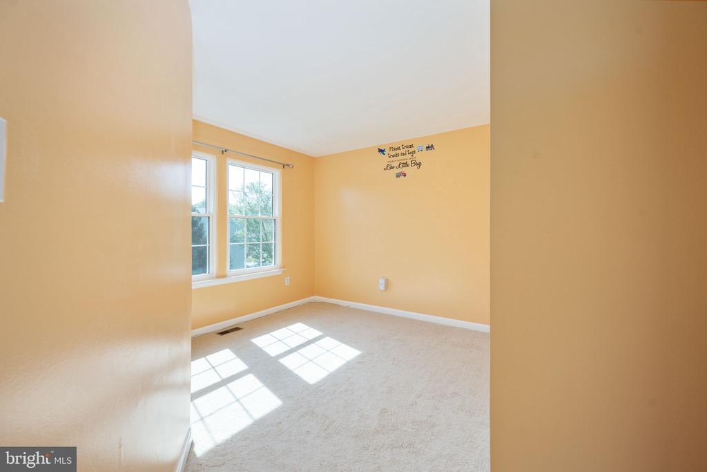 207 KNOLLWOOD COURT