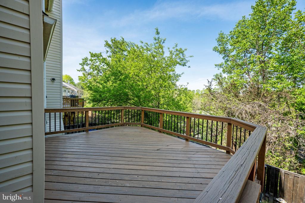 207 KNOLLWOOD COURT