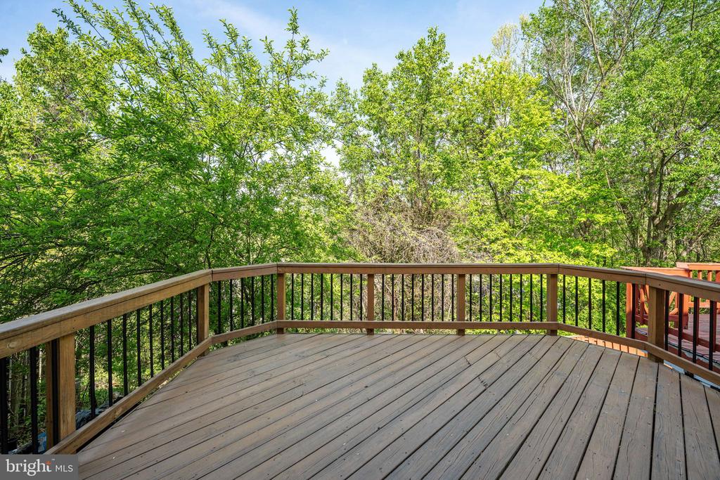 207 KNOLLWOOD COURT