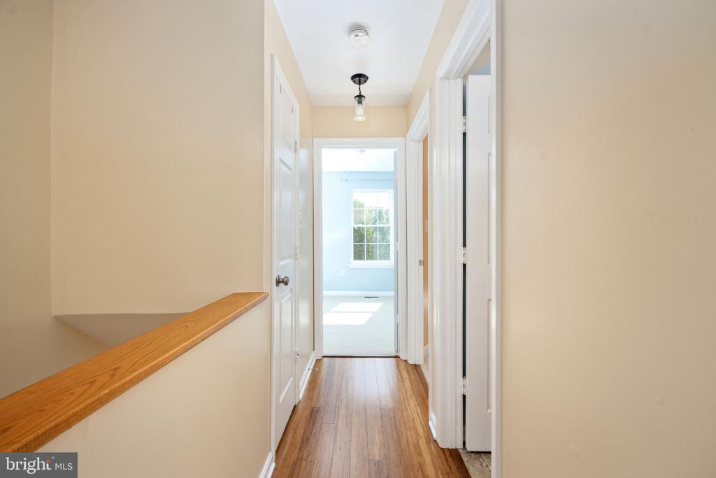 207 KNOLLWOOD COURT