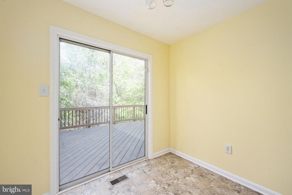 207 KNOLLWOOD COURT