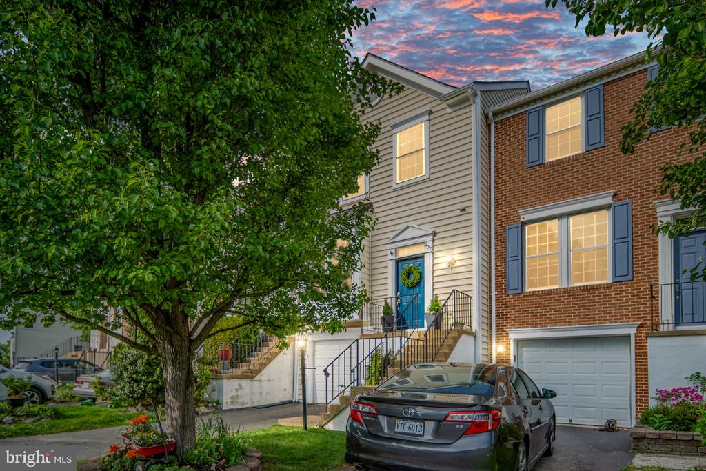 207 KNOLLWOOD COURT