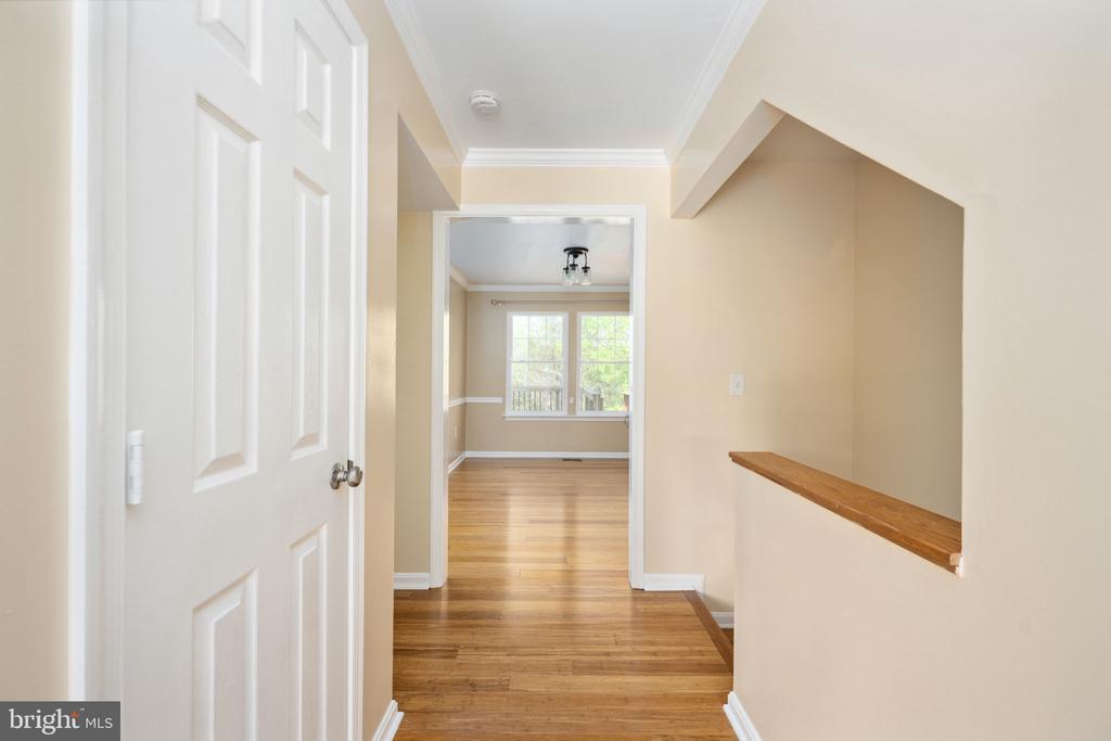 207 KNOLLWOOD COURT