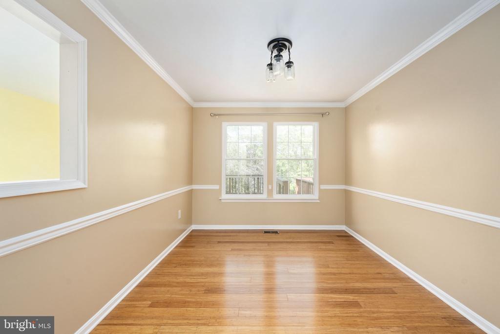 207 KNOLLWOOD COURT