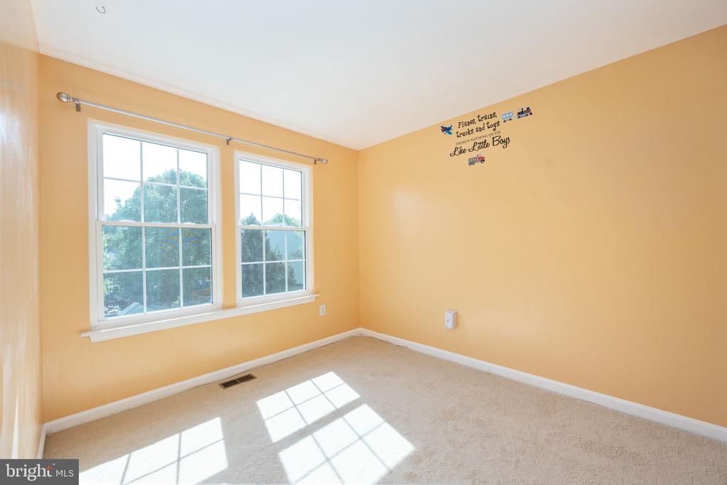 207 KNOLLWOOD COURT