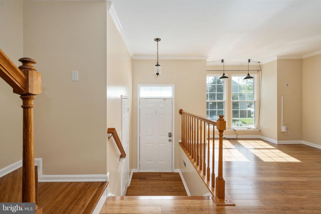 207 KNOLLWOOD COURT