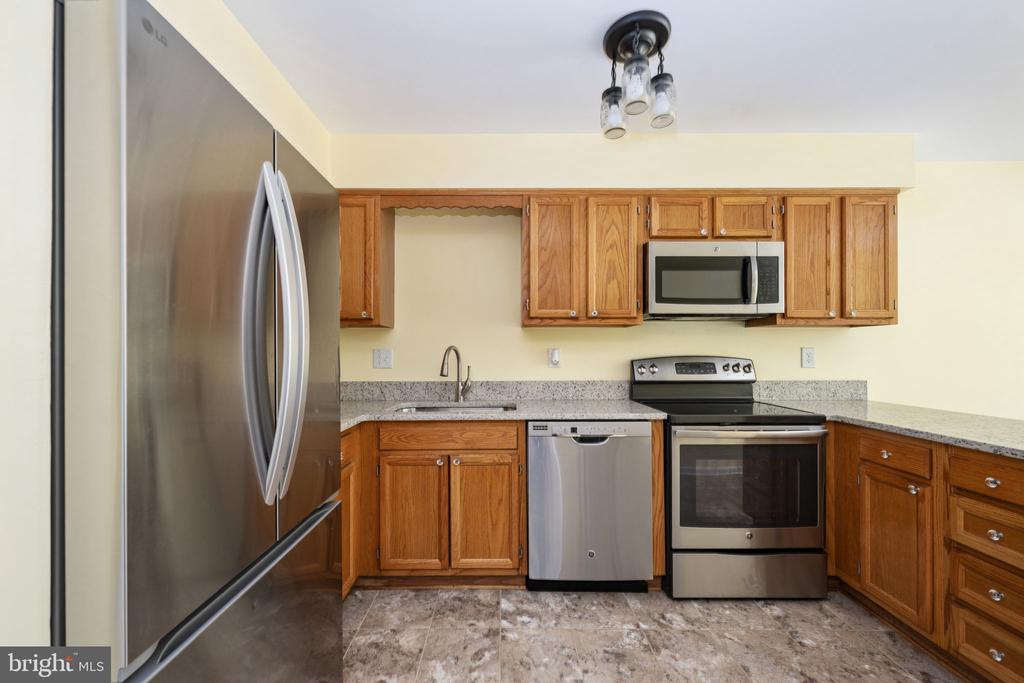 207 KNOLLWOOD COURT