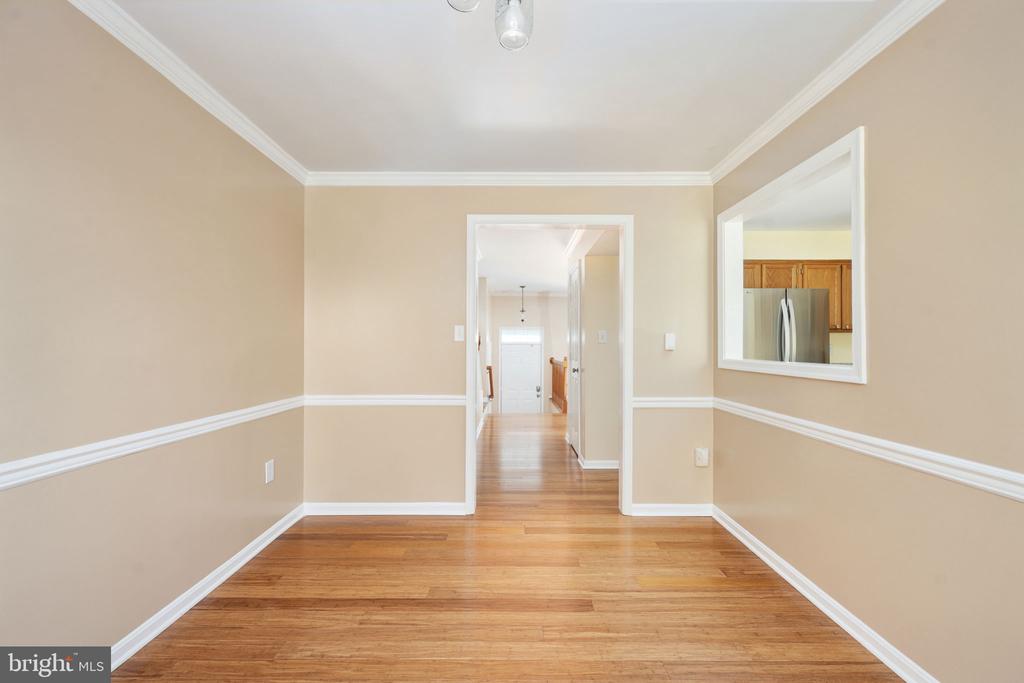 207 KNOLLWOOD COURT
