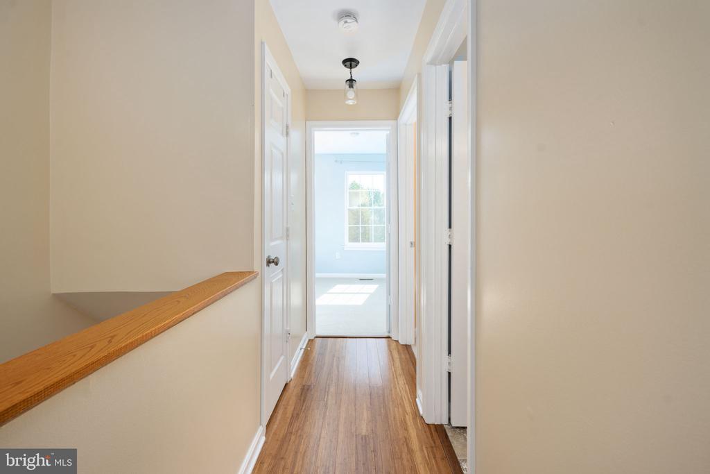 207 KNOLLWOOD COURT