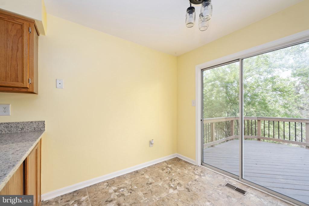 207 KNOLLWOOD COURT