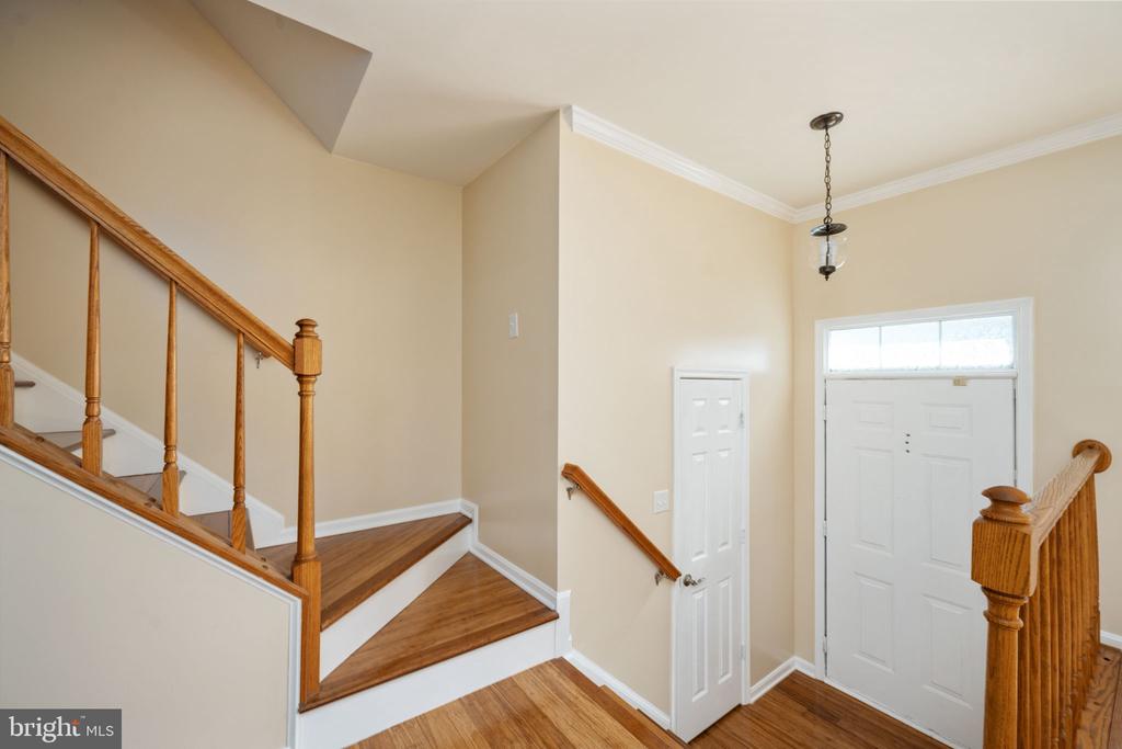 207 KNOLLWOOD COURT