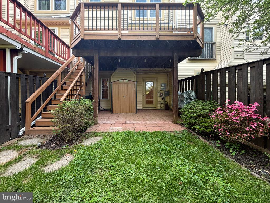 207 KNOLLWOOD COURT