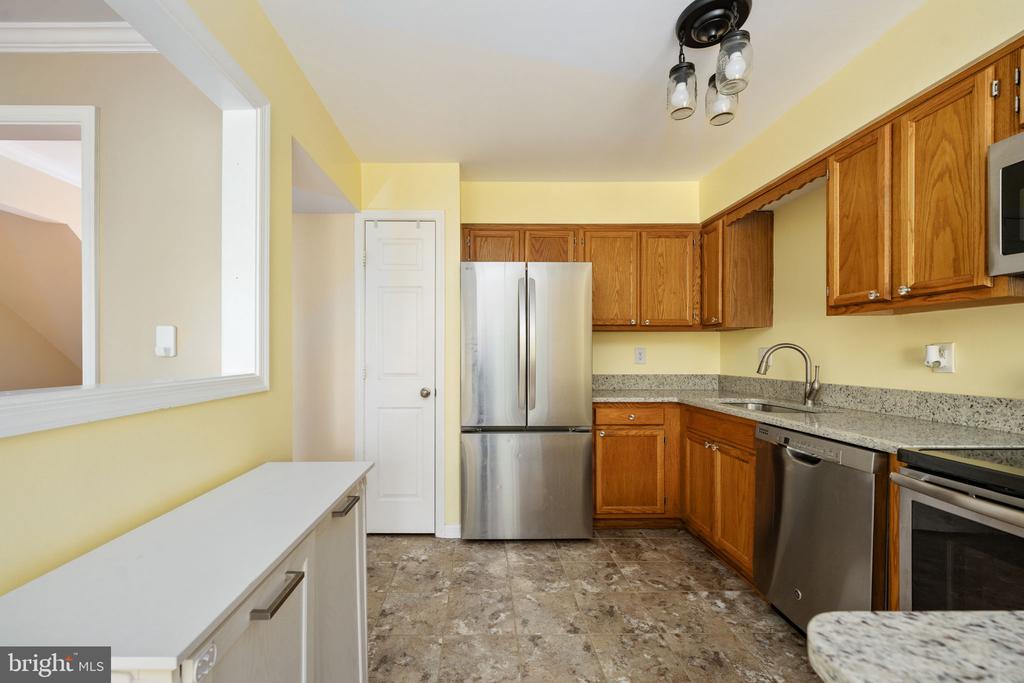 207 KNOLLWOOD COURT