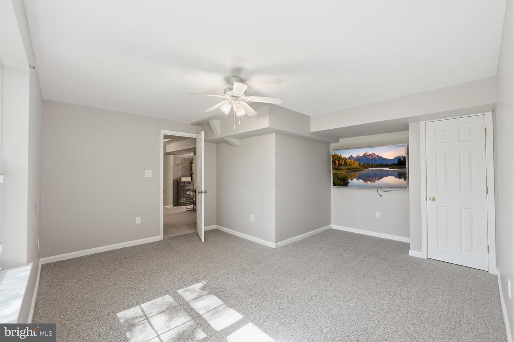 34 WESTHAMPTON COURT