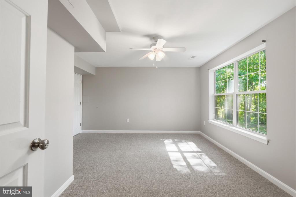 34 WESTHAMPTON COURT