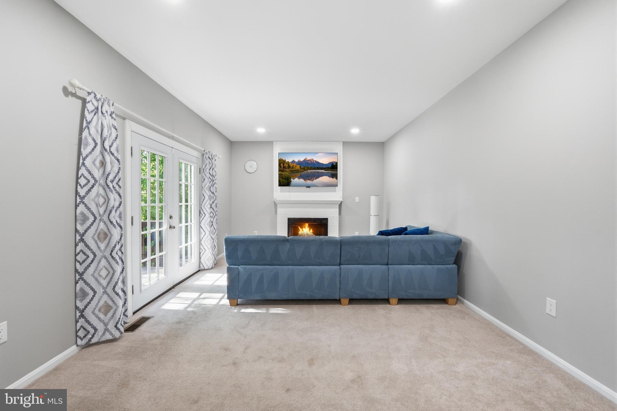 34 WESTHAMPTON COURT