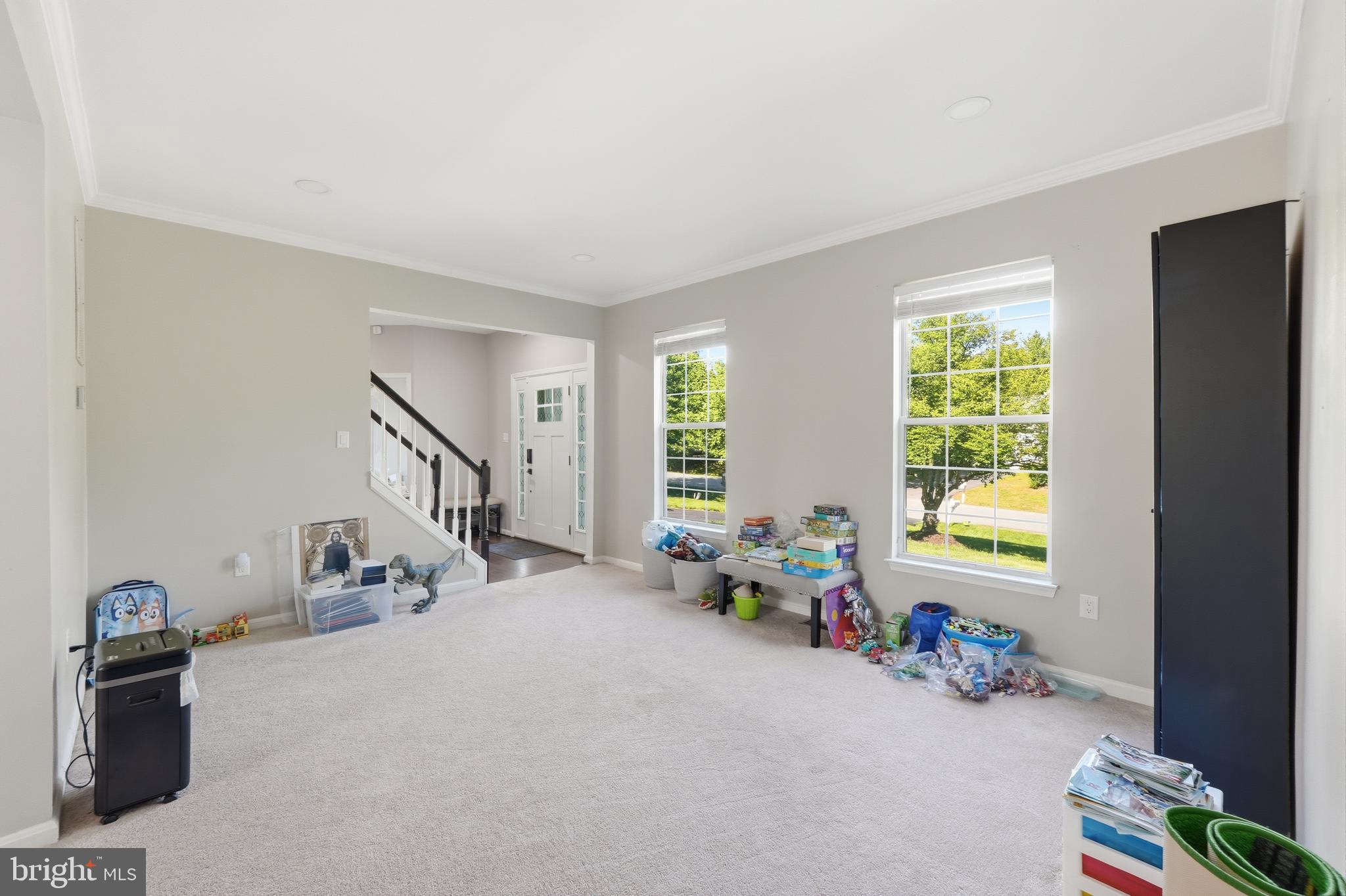 34 WESTHAMPTON COURT