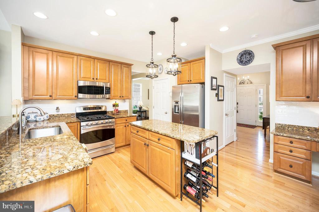 6 GLEN ALLEN COURT