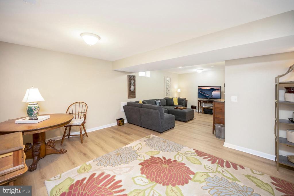 6 GLEN ALLEN COURT