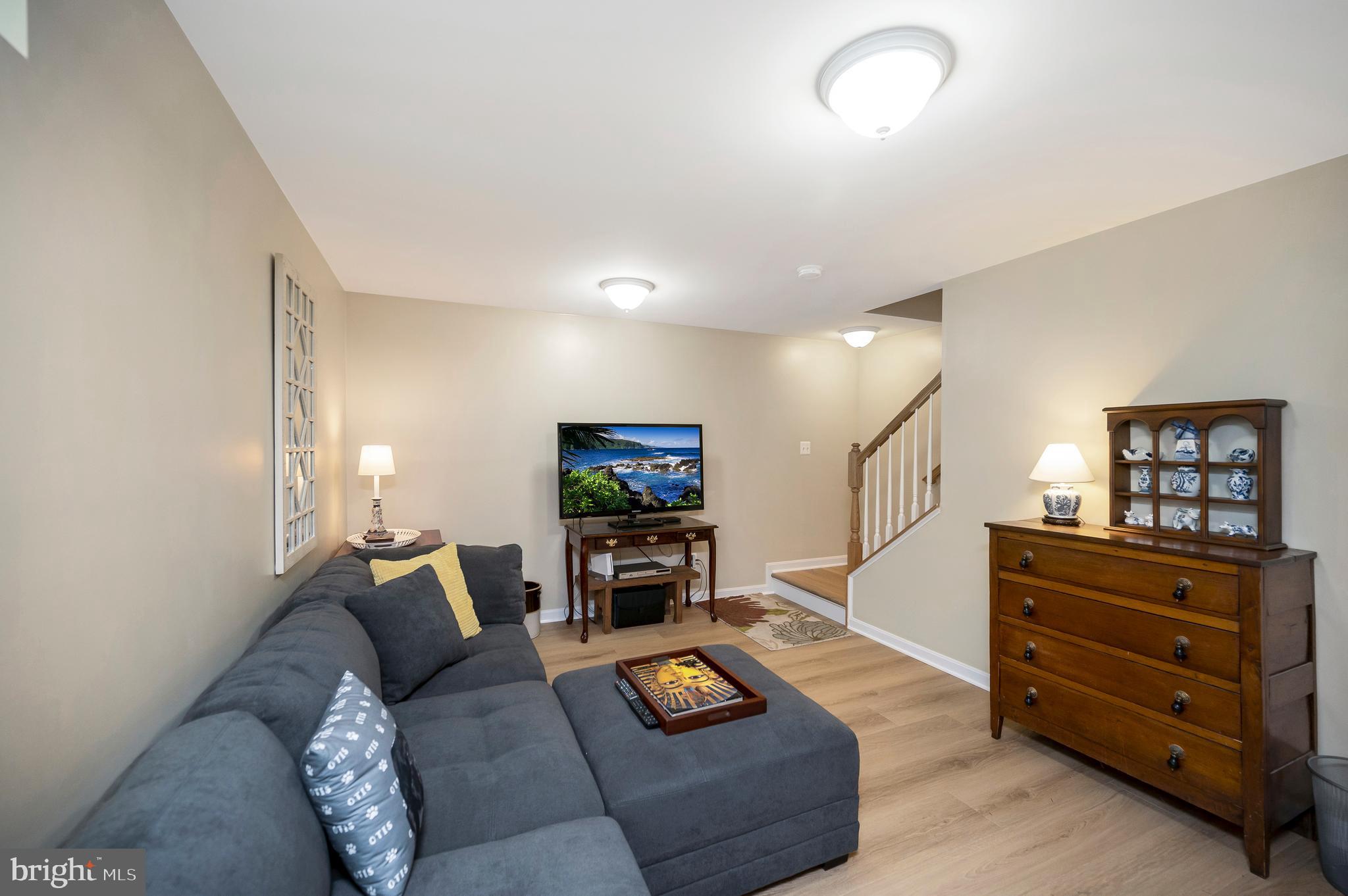 6 GLEN ALLEN COURT