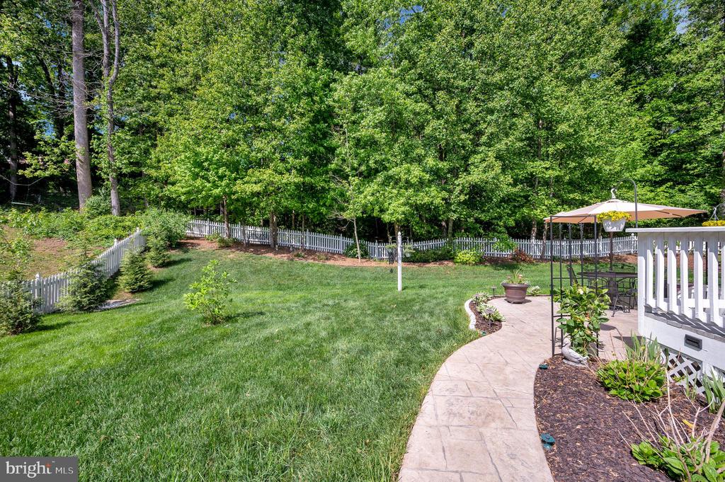 6 GLEN ALLEN COURT
