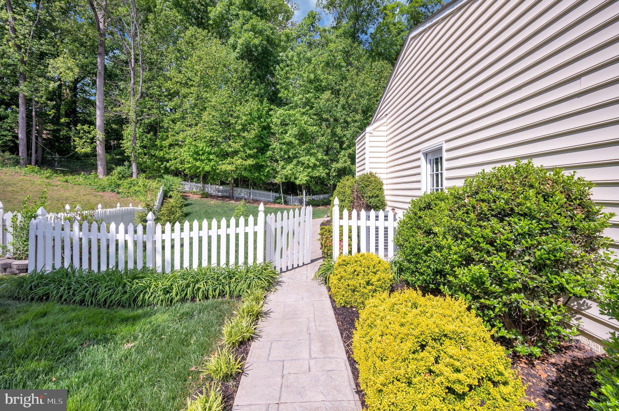 6 GLEN ALLEN COURT
