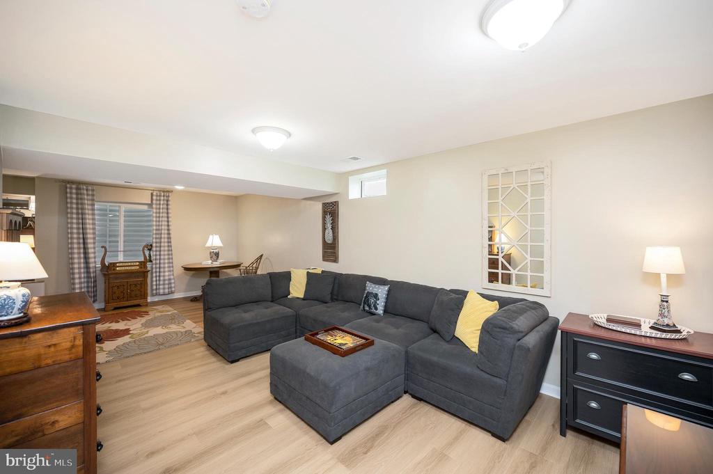 6 GLEN ALLEN COURT