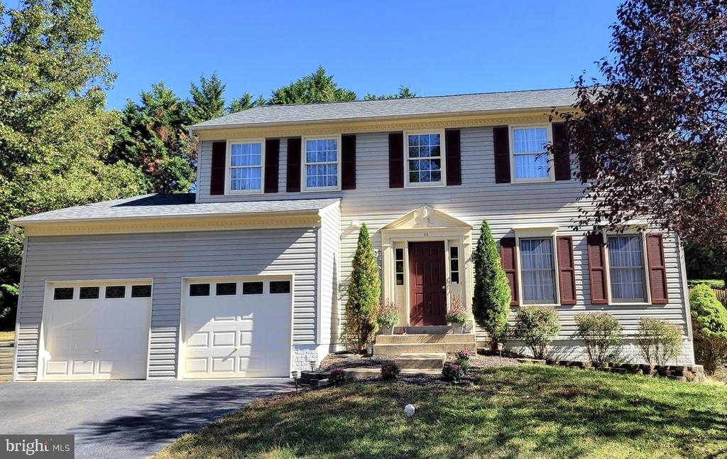 33 CHRISTOPHER WAY