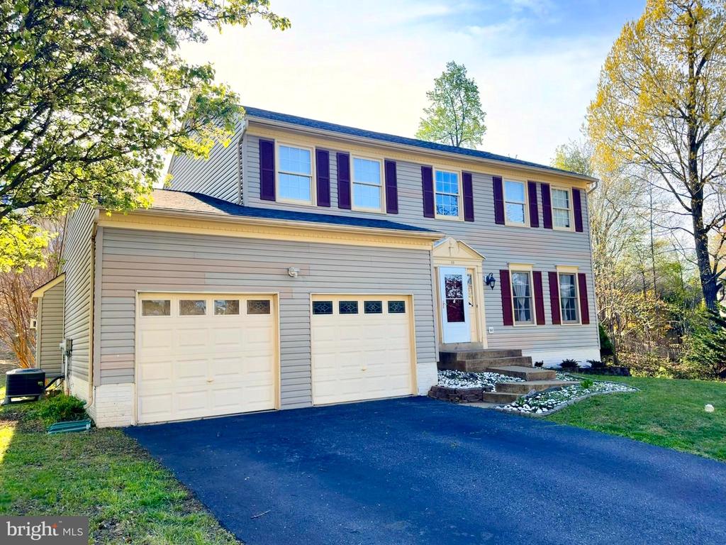 33 CHRISTOPHER WAY
